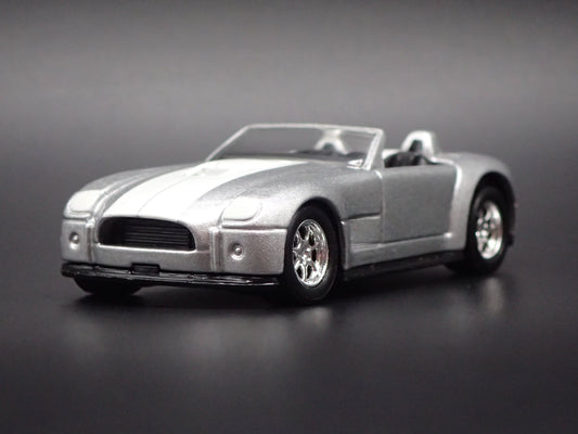 2004 FORD SHELBY COBRA CONCEPT 1:64 SCALE COLLECTIBLE DIORAMA DIECAST MODEL CAR