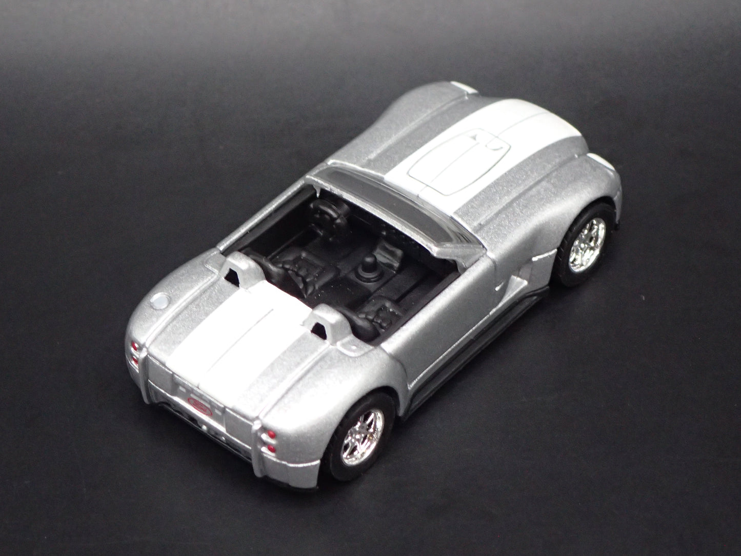2004 FORD SHELBY COBRA CONCEPT 1:64 SCALE COLLECTIBLE DIORAMA DIECAST MODEL CAR
