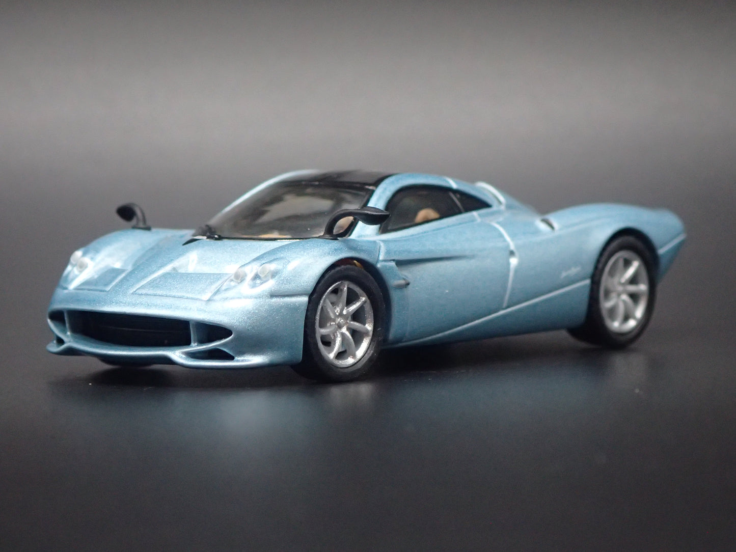 PAGANI HUAYRA CODALUNGA SUPERCAR 1:64 SCALE COLLECTIBLE DIORAMA DIECAST MODEL CAR