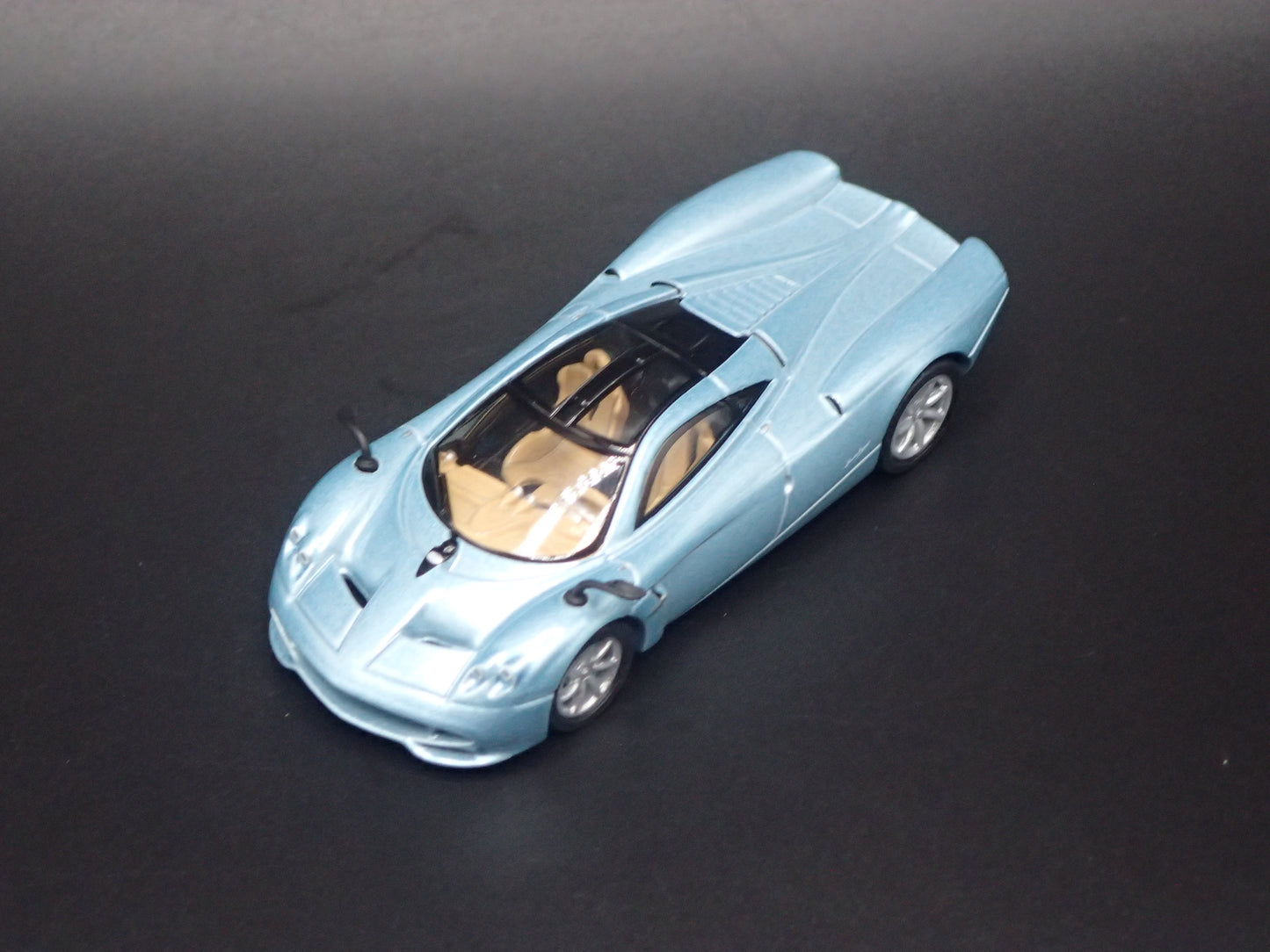 PAGANI HUAYRA CODALUNGA SUPERCAR 1:64 SCALE COLLECTIBLE DIORAMA DIECAST MODEL CAR