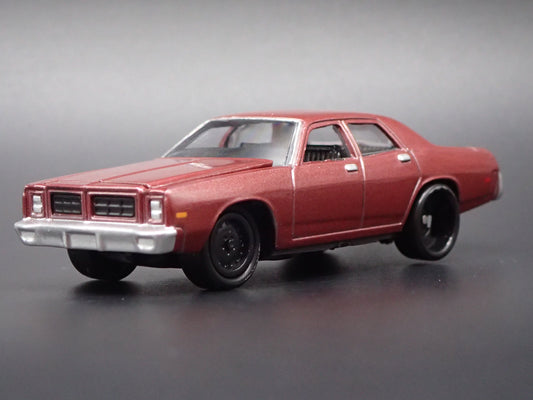 1977 77 DODGE MONACO 4 DOOR BROWN 1/64 SCALE DIORAMA DIECAST MODEL CAR