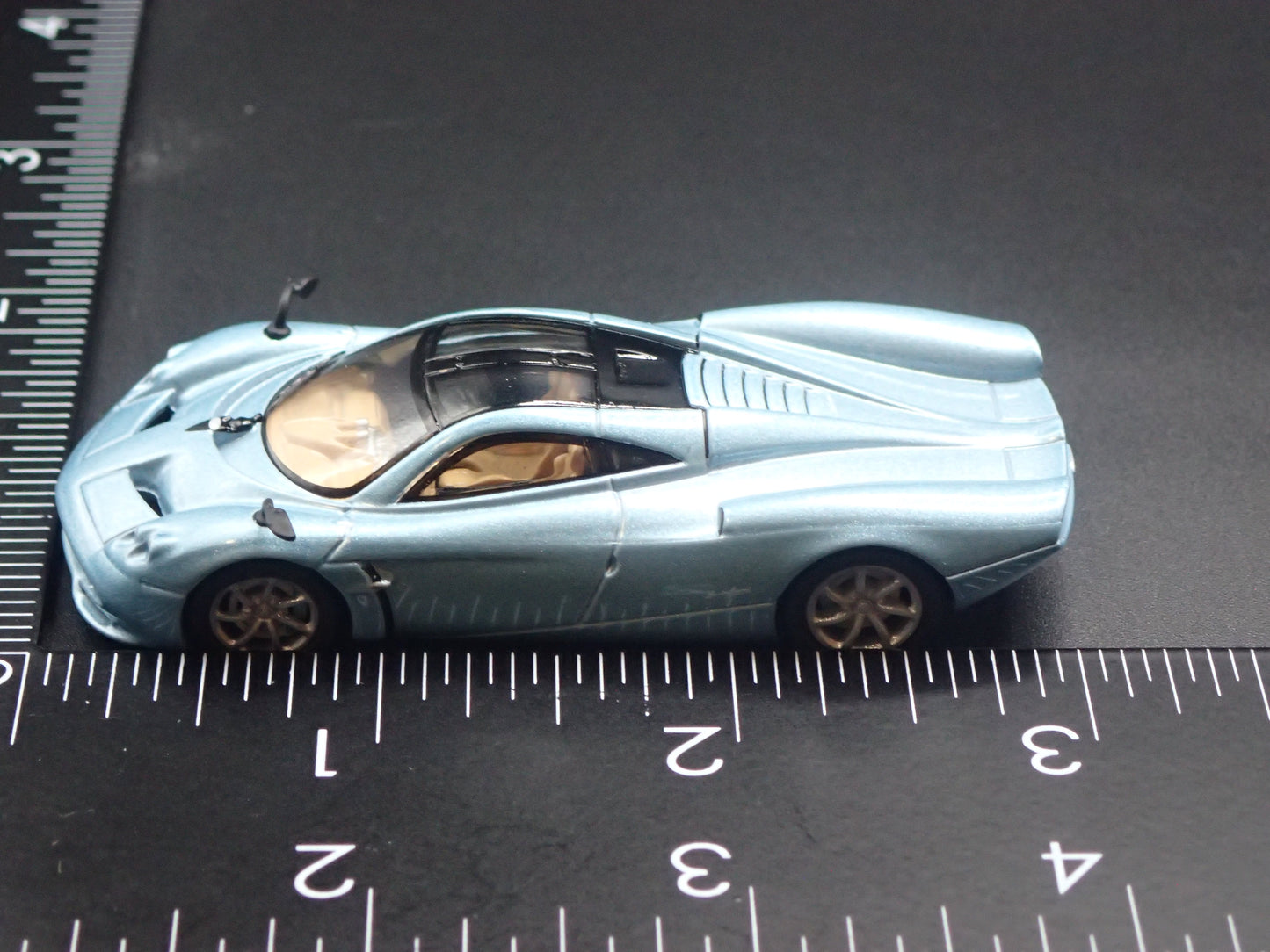 PAGANI HUAYRA CODALUNGA SUPERCAR 1:64 SCALE COLLECTIBLE DIORAMA DIECAST MODEL CAR