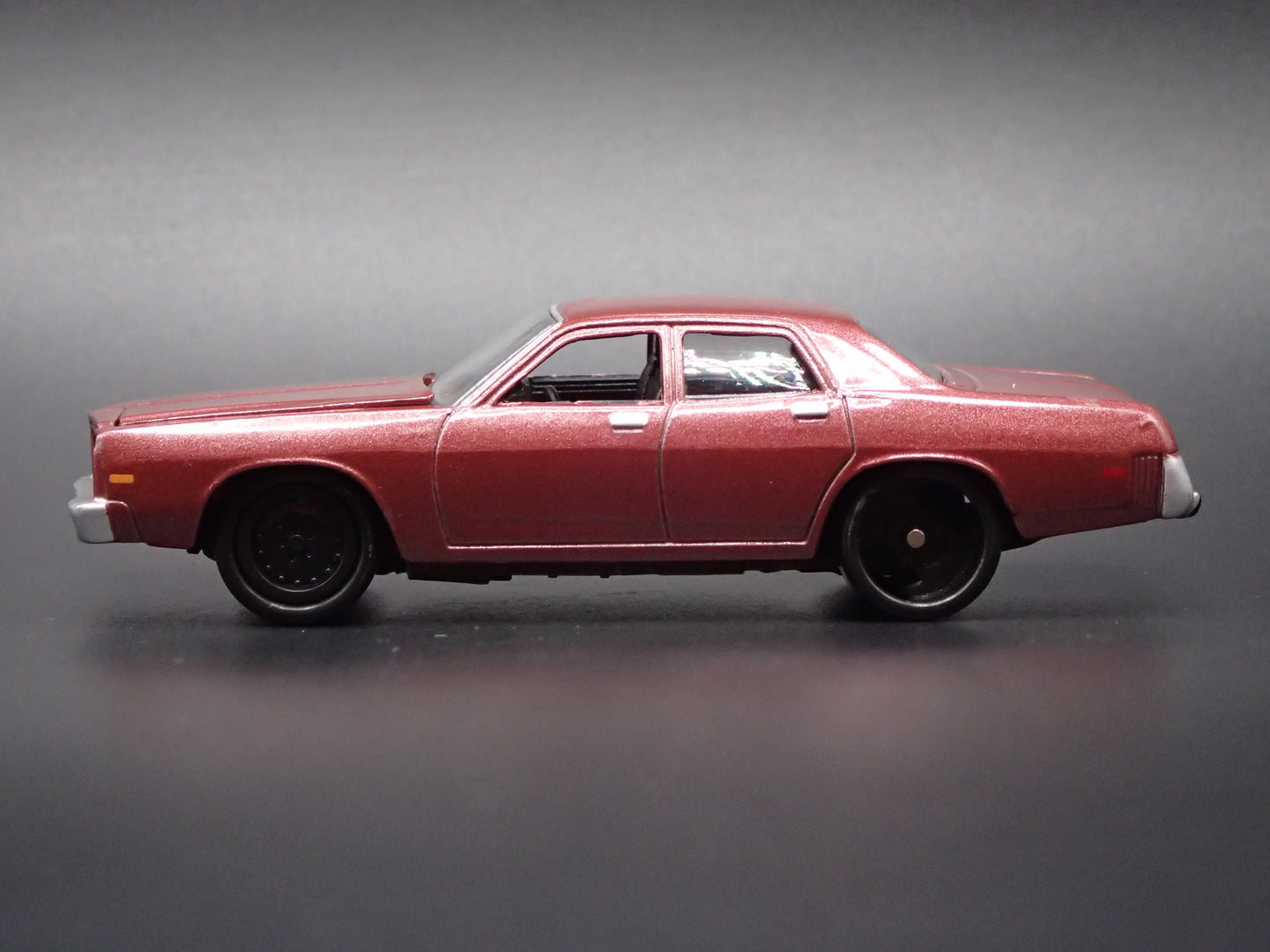 1977 77 DODGE MONACO 4 DOOR BROWN 1/64 SCALE DIORAMA DIECAST MODEL CAR
