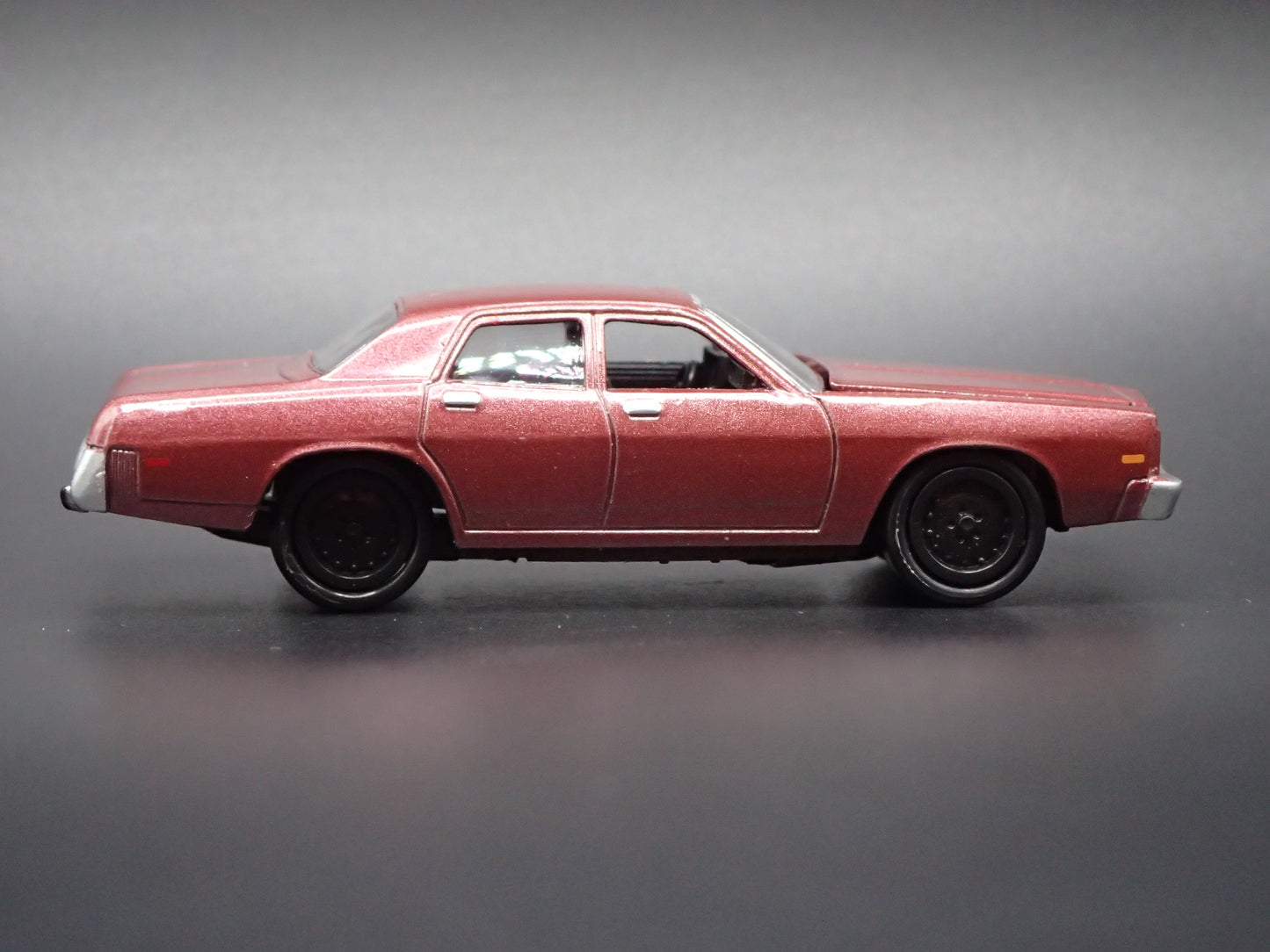 1977 77 DODGE MONACO 4 DOOR BROWN 1/64 SCALE DIORAMA DIECAST MODEL CAR