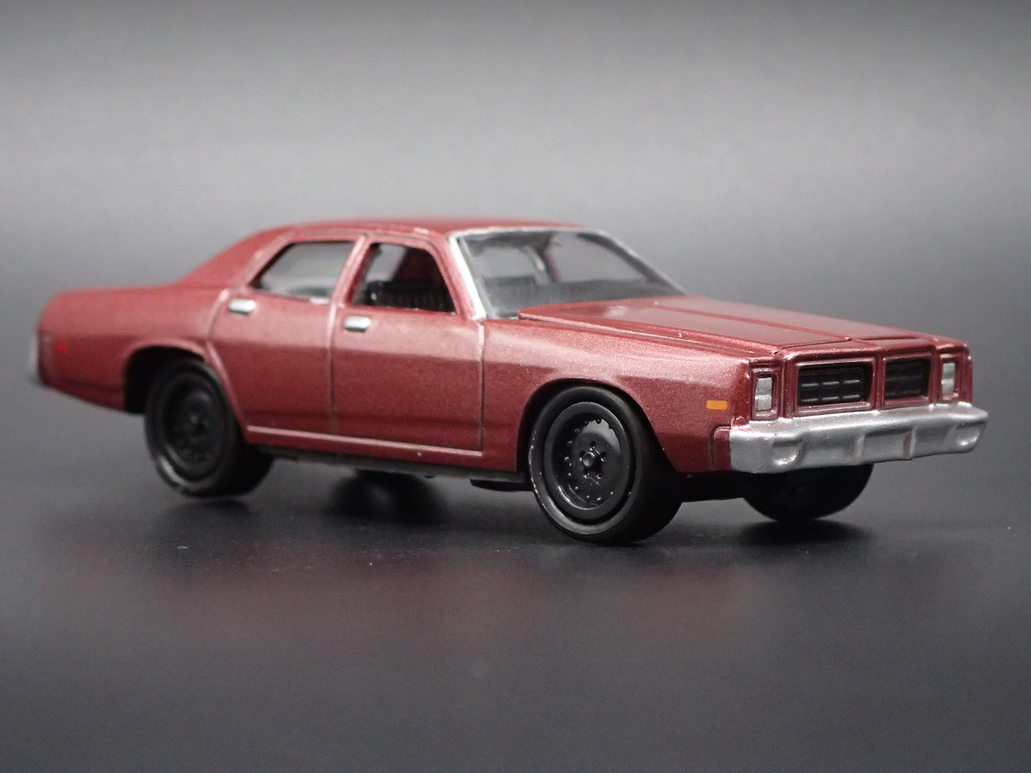 1977 77 DODGE MONACO 4 DOOR BROWN 1/64 SCALE DIORAMA DIECAST MODEL CAR