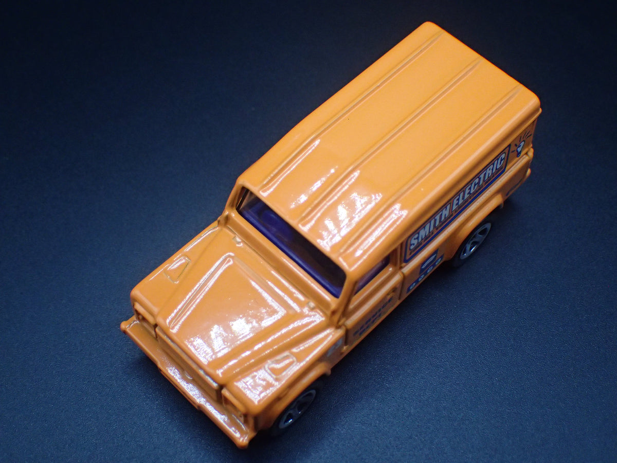1958-1961 LAND ROVER MKII TRUCK ORANGE 1/64 SCALE DIORAMA DIECAST MODEL CAR