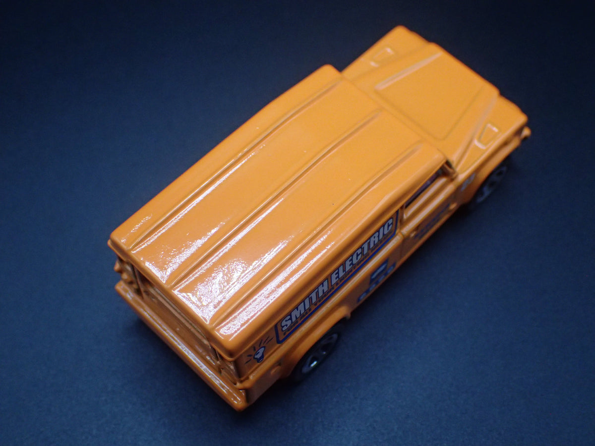 1958-1961 LAND ROVER MKII TRUCK ORANGE 1/64 SCALE DIORAMA DIECAST MODEL CAR