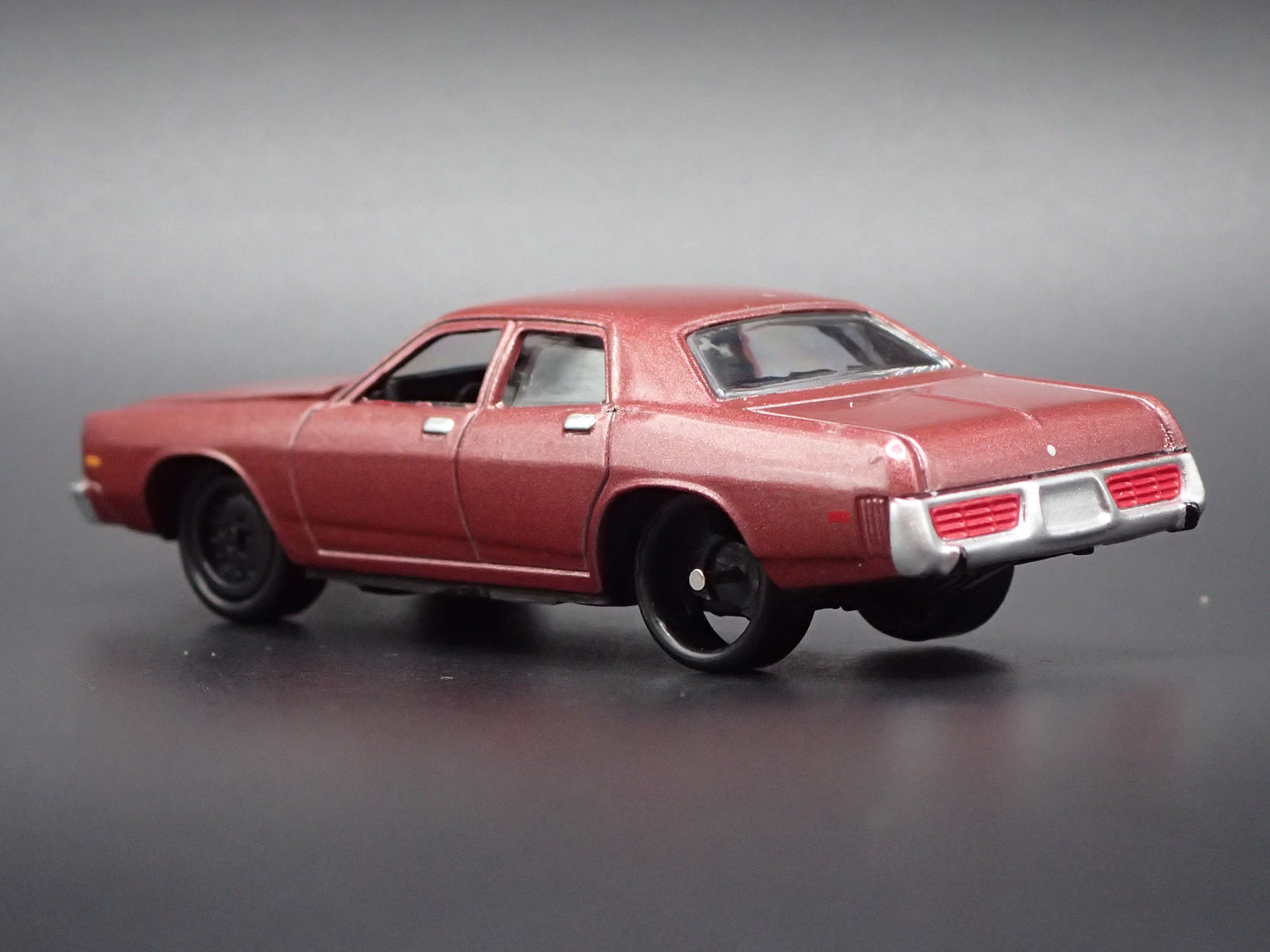1977 77 DODGE MONACO 4 DOOR BROWN 1/64 SCALE DIORAMA DIECAST MODEL CAR