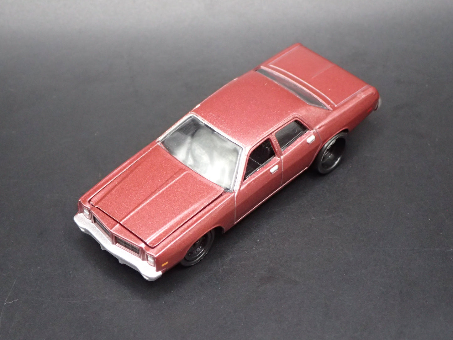 1977 77 DODGE MONACO 4 DOOR BROWN 1/64 SCALE DIORAMA DIECAST MODEL CAR
