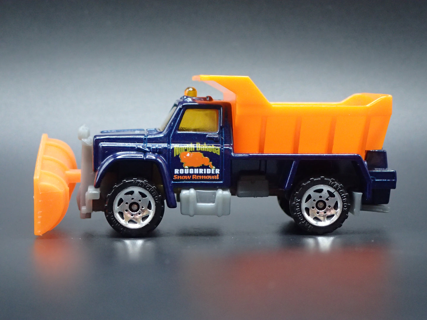 CHEVROLET TRUCK SNOW PLOW ROAD MAINTANCE W HITCH 1:64 MB SCALE DIECAST MODEL CAR