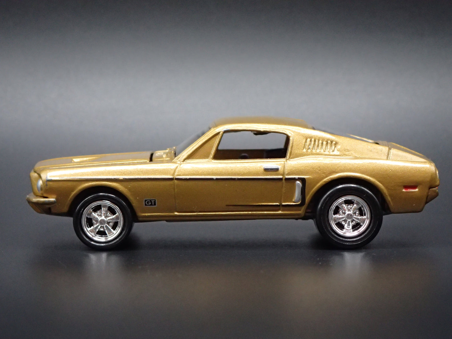 1968 68 FORD MUSTANG GT FASTBACK GOLD 1:64 SCALE DIORAMA DIECAST MODEL CAR