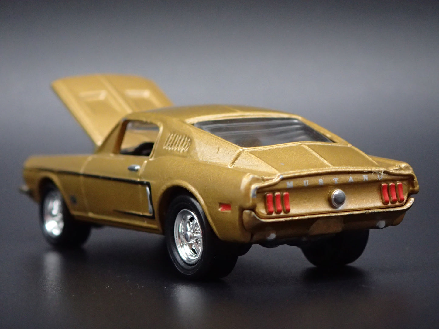 1968 68 FORD MUSTANG GT FASTBACK GOLD 1:64 SCALE DIORAMA DIECAST MODEL CAR