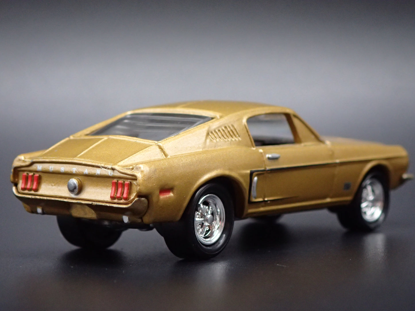 1968 68 FORD MUSTANG GT FASTBACK GOLD 1:64 SCALE DIORAMA DIECAST MODEL CAR