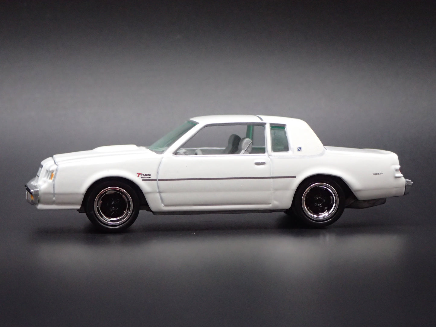 1987 87 BUICK REGAL G BODY 1:64 SCALE COLLECTIBLE DIORAMA DIECAST MODEL CAR