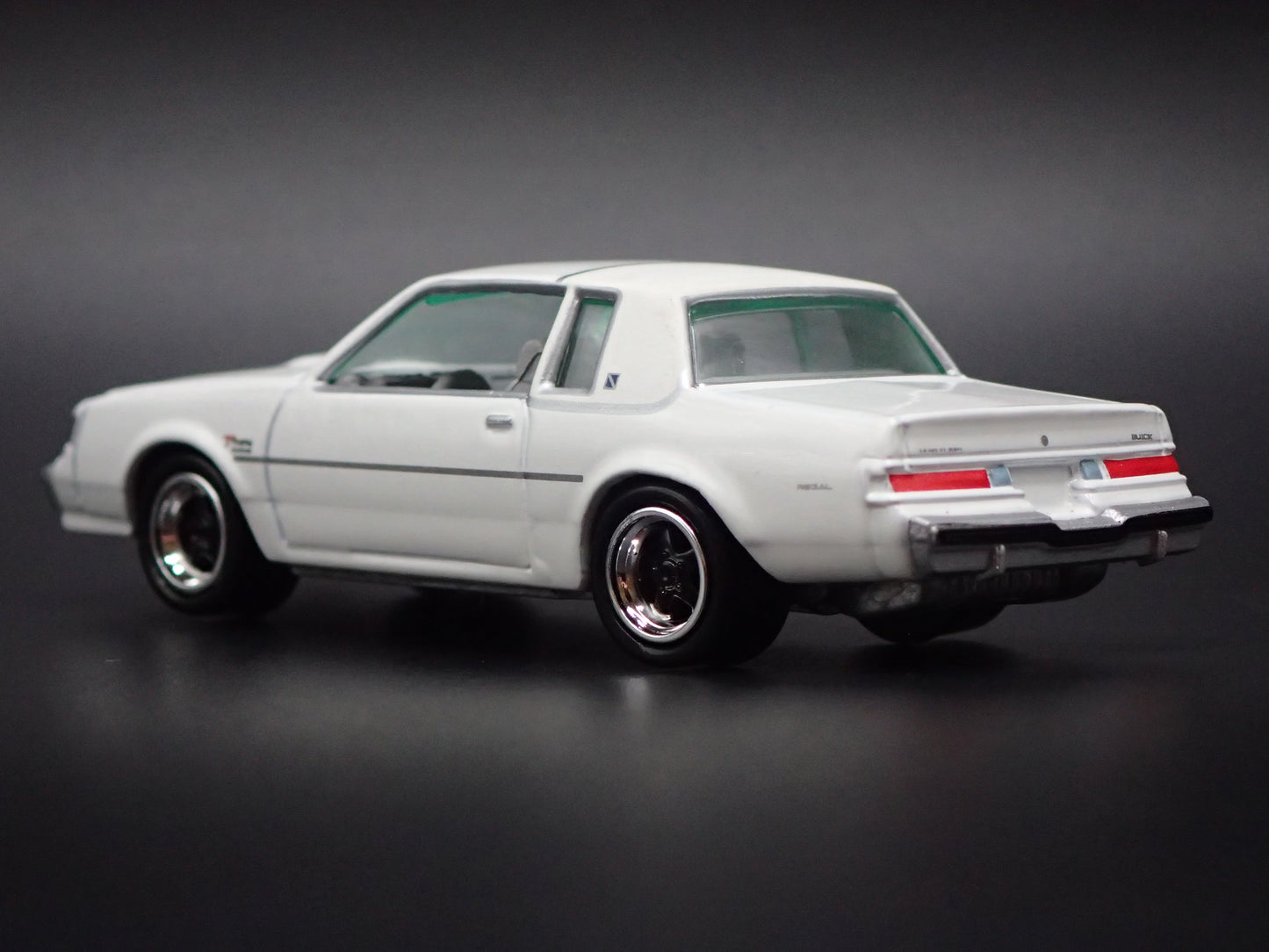 1987 87 BUICK REGAL G BODY 1:64 SCALE COLLECTIBLE DIORAMA DIECAST MODEL CAR
