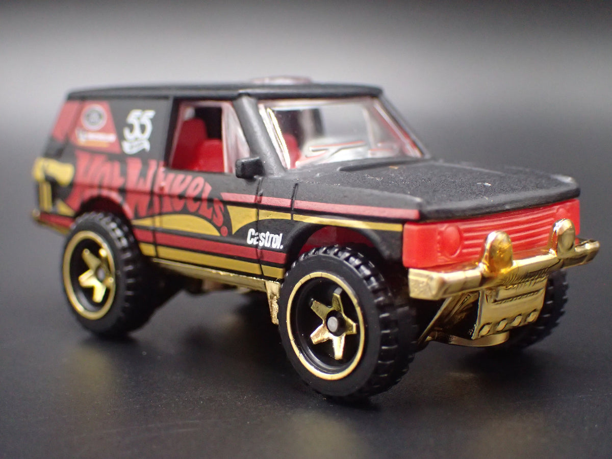 RANGE ROVER CLASSIC BAJA RACE 1/64 SCALE COLLECTIBLE DIORAMA DIECAST MODEL CAR