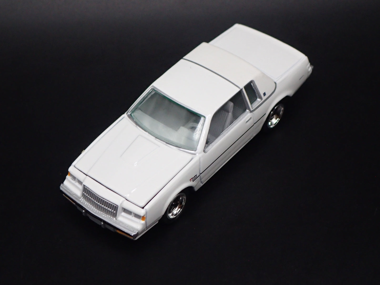 1987 87 BUICK REGAL G BODY 1:64 SCALE COLLECTIBLE DIORAMA DIECAST MODEL CAR