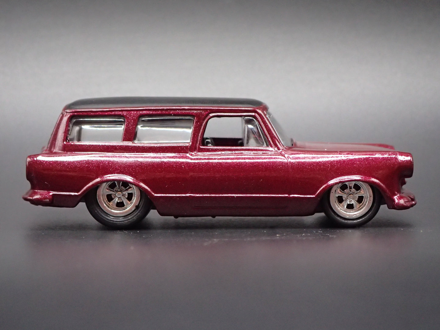 1959 59 AMC RAMBLER WAGON BURGUNDY 1/64 SCALE COLLECTIBLE DIORAMA DIECAST MODEL CAR