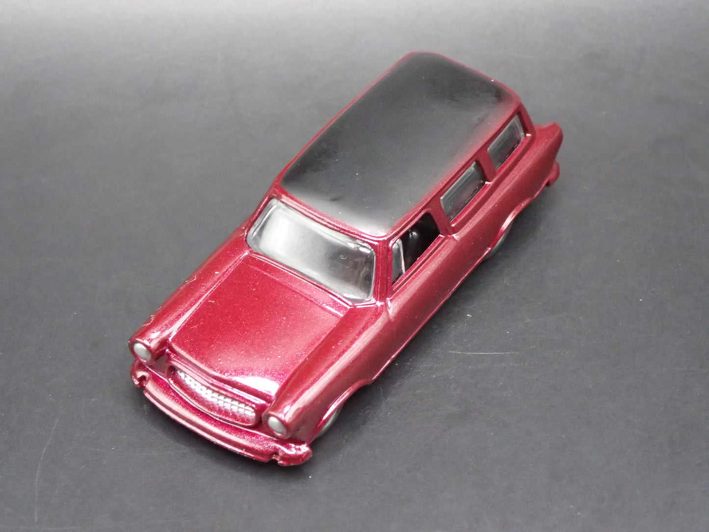 1959 59 AMC RAMBLER WAGON BURGUNDY 1/64 SCALE COLLECTIBLE DIORAMA DIECAST MODEL CAR