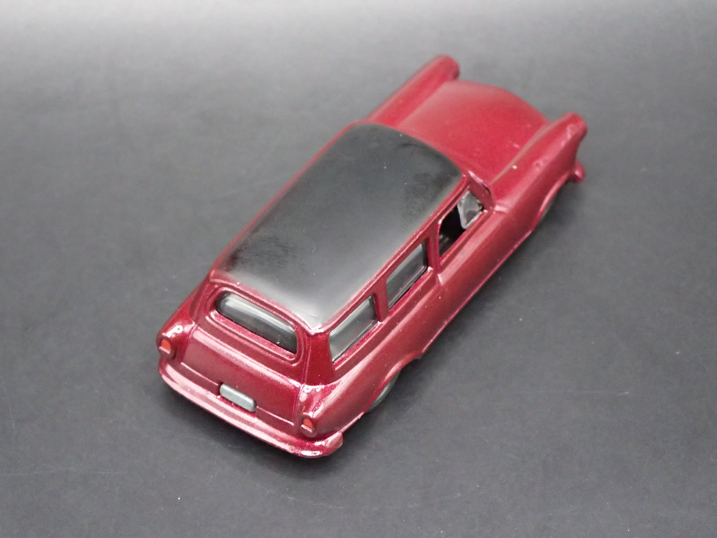 1959 59 AMC RAMBLER WAGON BURGUNDY 1/64 SCALE COLLECTIBLE DIORAMA DIECAST MODEL CAR