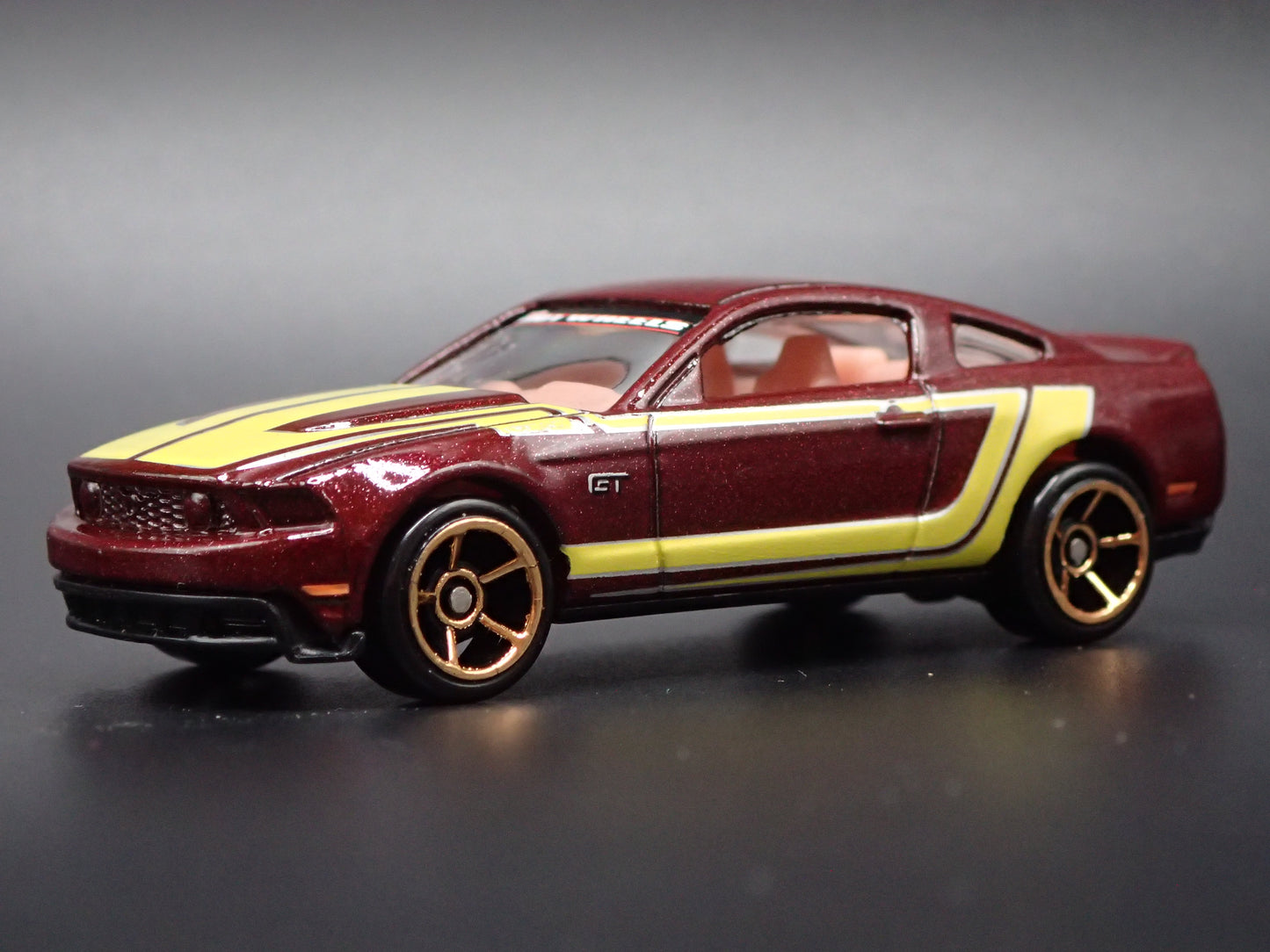 2010-2012 FORD MUSTANG GT BURGUNDY 1:64 SCALE DIORAMA DIECAST MODEL CAR