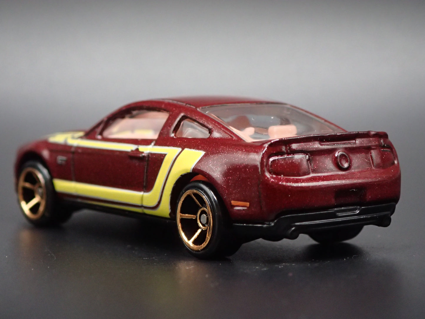 2010-2012 FORD MUSTANG GT BURGUNDY 1:64 SCALE DIORAMA DIECAST MODEL CAR