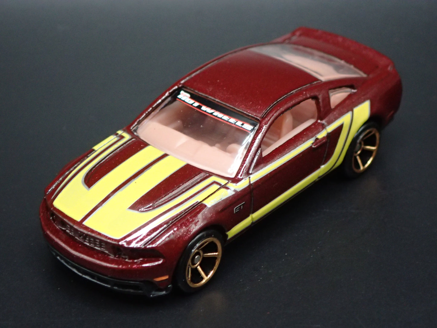 2010-2012 FORD MUSTANG GT BURGUNDY 1:64 SCALE DIORAMA DIECAST MODEL CAR