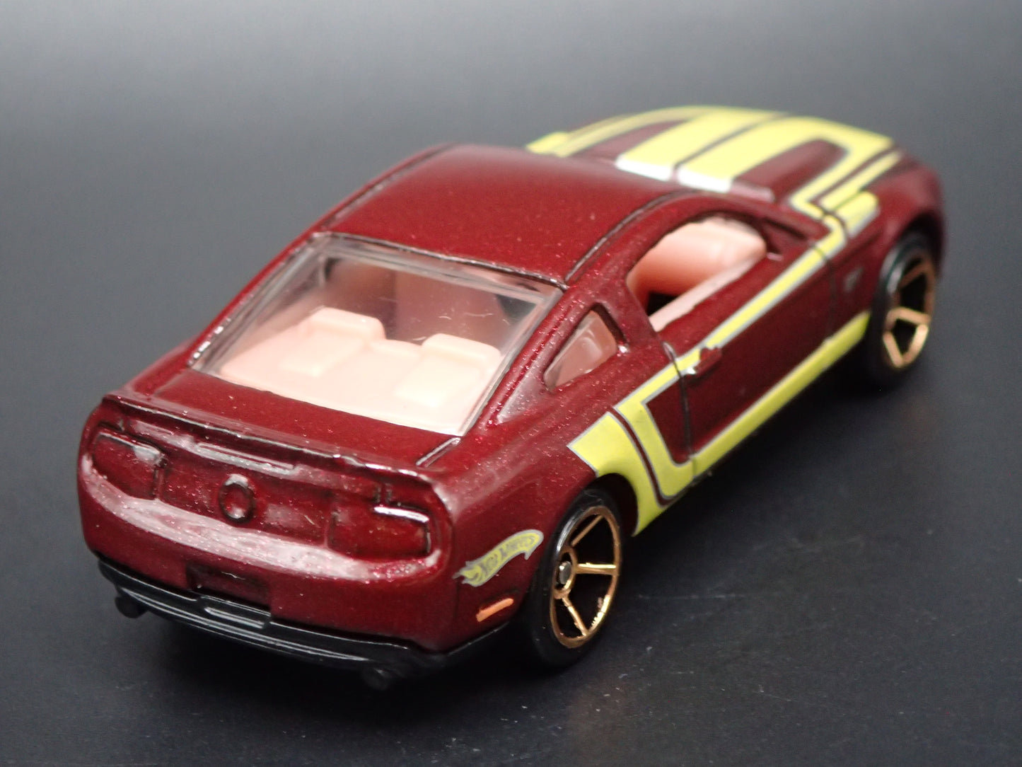 2010-2012 FORD MUSTANG GT BURGUNDY 1:64 SCALE DIORAMA DIECAST MODEL CAR