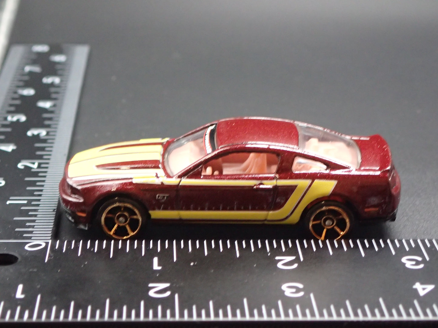 2010-2012 FORD MUSTANG GT BURGUNDY 1:64 SCALE DIORAMA DIECAST MODEL CAR