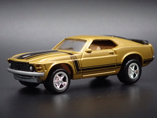1970 FORD MUSTANG BOSS 302 GOLD 1:64 COLLECTIBLE DIORAMA DIECAST MODEL CAR