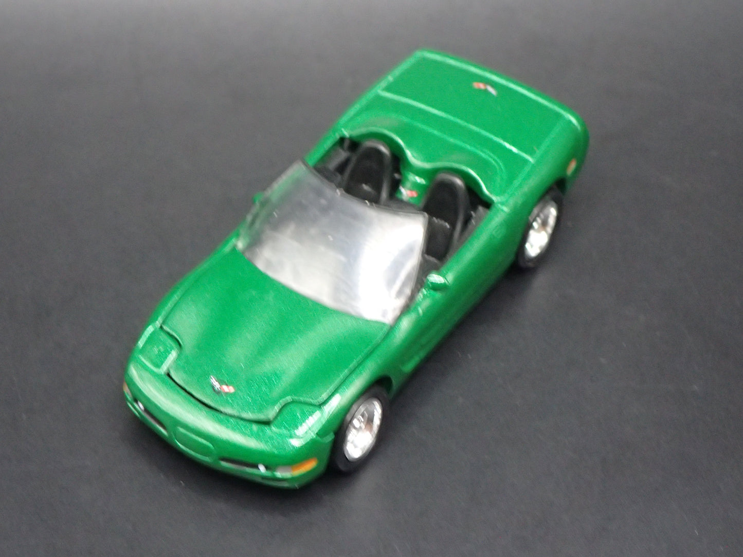1997-2004 CHEVROLET CORVETTE CONVERTIBLE 1:64 SCALE DIORAMA DIECAST MODEL CAR