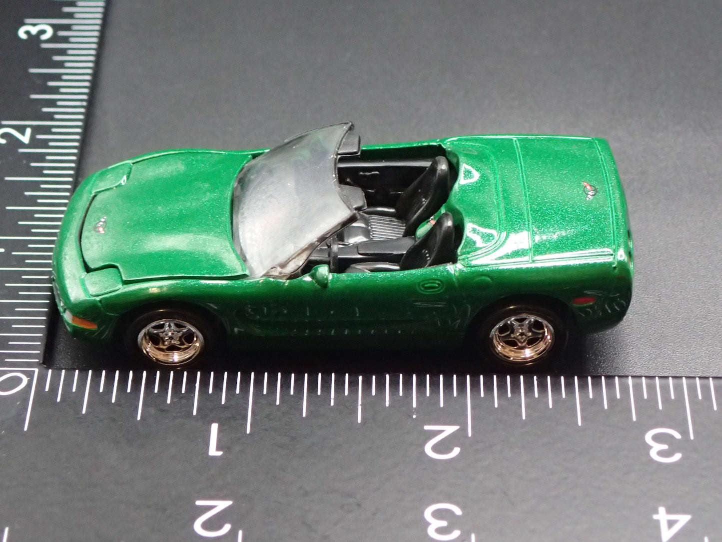 1997-2004 CHEVROLET CORVETTE CONVERTIBLE 1:64 SCALE DIORAMA DIECAST MODEL CAR