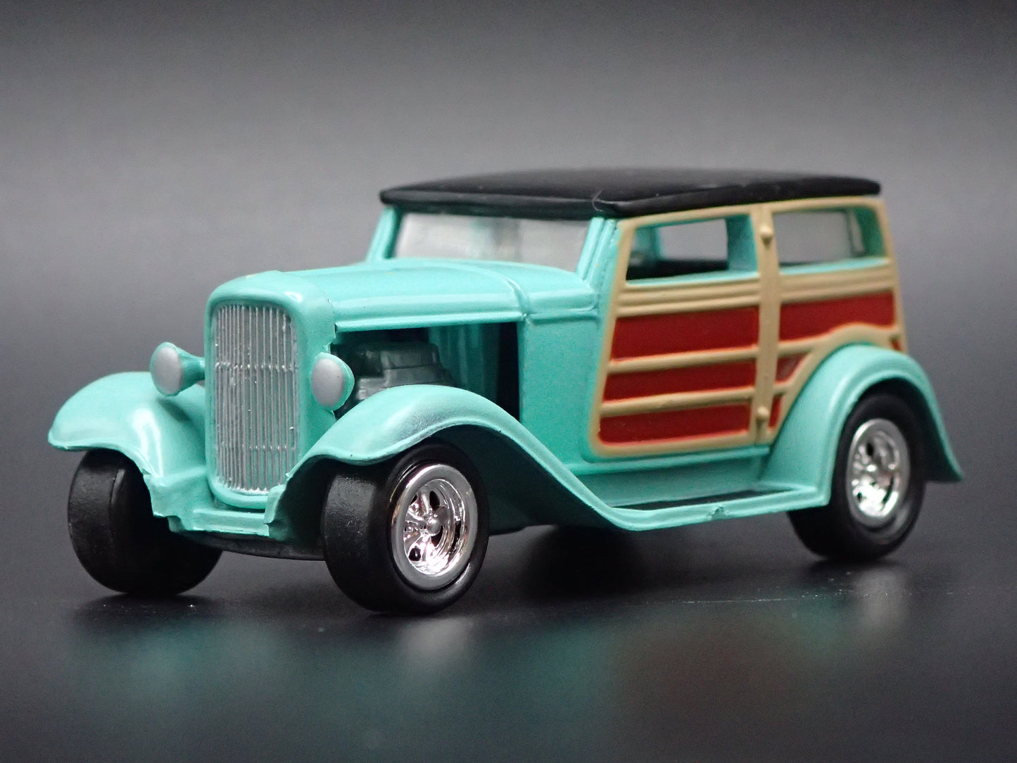 1932 FORD WOODIE WOODY WAGON HOT ROD TEAL 1:64 SCALE DIORAMA DIECAST MODEL CAR