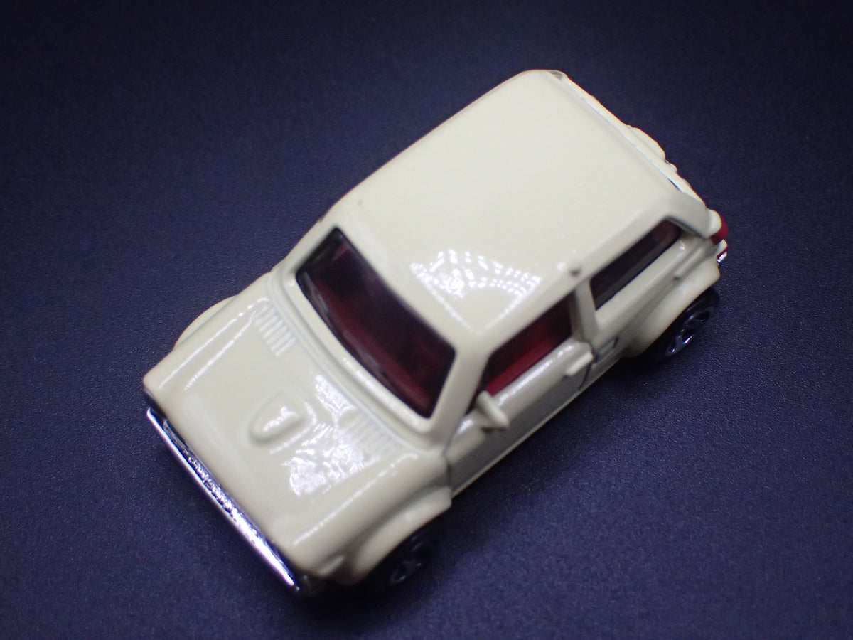 1973-1978 HONDA CIVIC CUSTOM CREAM 1:64 SCALE COLLECTIBLE DIECAST MODEL CAR