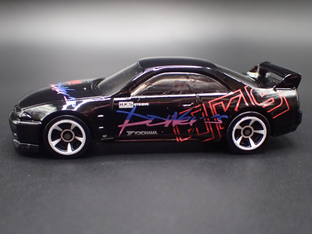 1993-1998 NISSAN SKYLINE GTR R33 BLACK 1:64 SCALE COLLECTIBLE DIECAST MODEL CAR