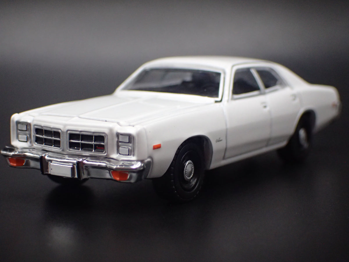 1977 77 DODGE ROYAL MONACO 4 FOUR DOOR 1/64 SCALE COLLECTIBLE DIECAST MODEL CAR