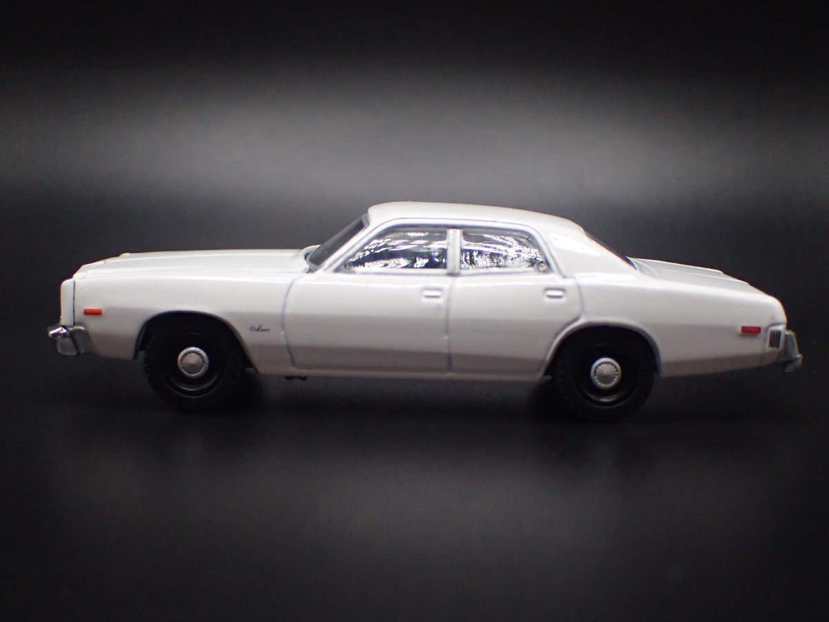1977 77 DODGE ROYAL MONACO 4 FOUR DOOR 1/64 SCALE COLLECTIBLE DIECAST MODEL CAR