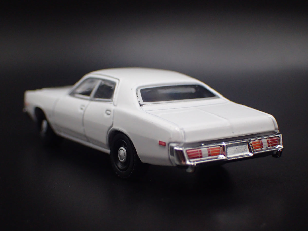 1977 77 DODGE ROYAL MONACO 4 FOUR DOOR 1/64 SCALE COLLECTIBLE DIECAST MODEL CAR