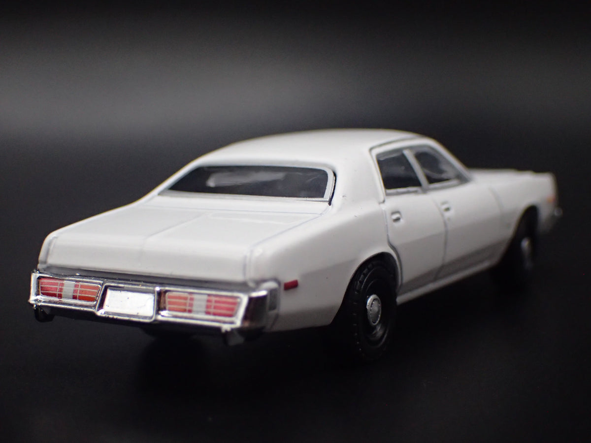 1977 77 DODGE ROYAL MONACO 4 FOUR DOOR 1/64 SCALE COLLECTIBLE DIECAST MODEL CAR