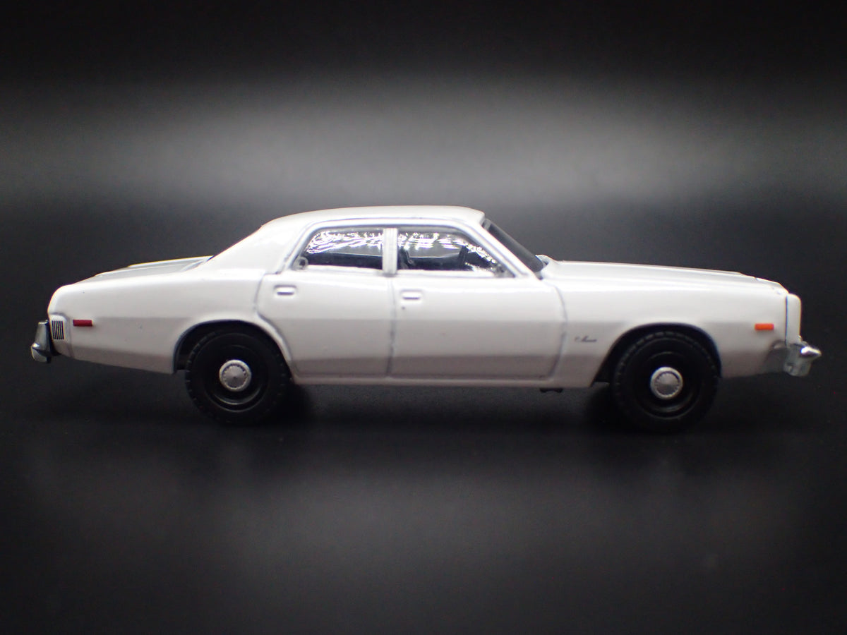 1977 77 DODGE ROYAL MONACO 4 FOUR DOOR 1/64 SCALE COLLECTIBLE DIECAST MODEL CAR