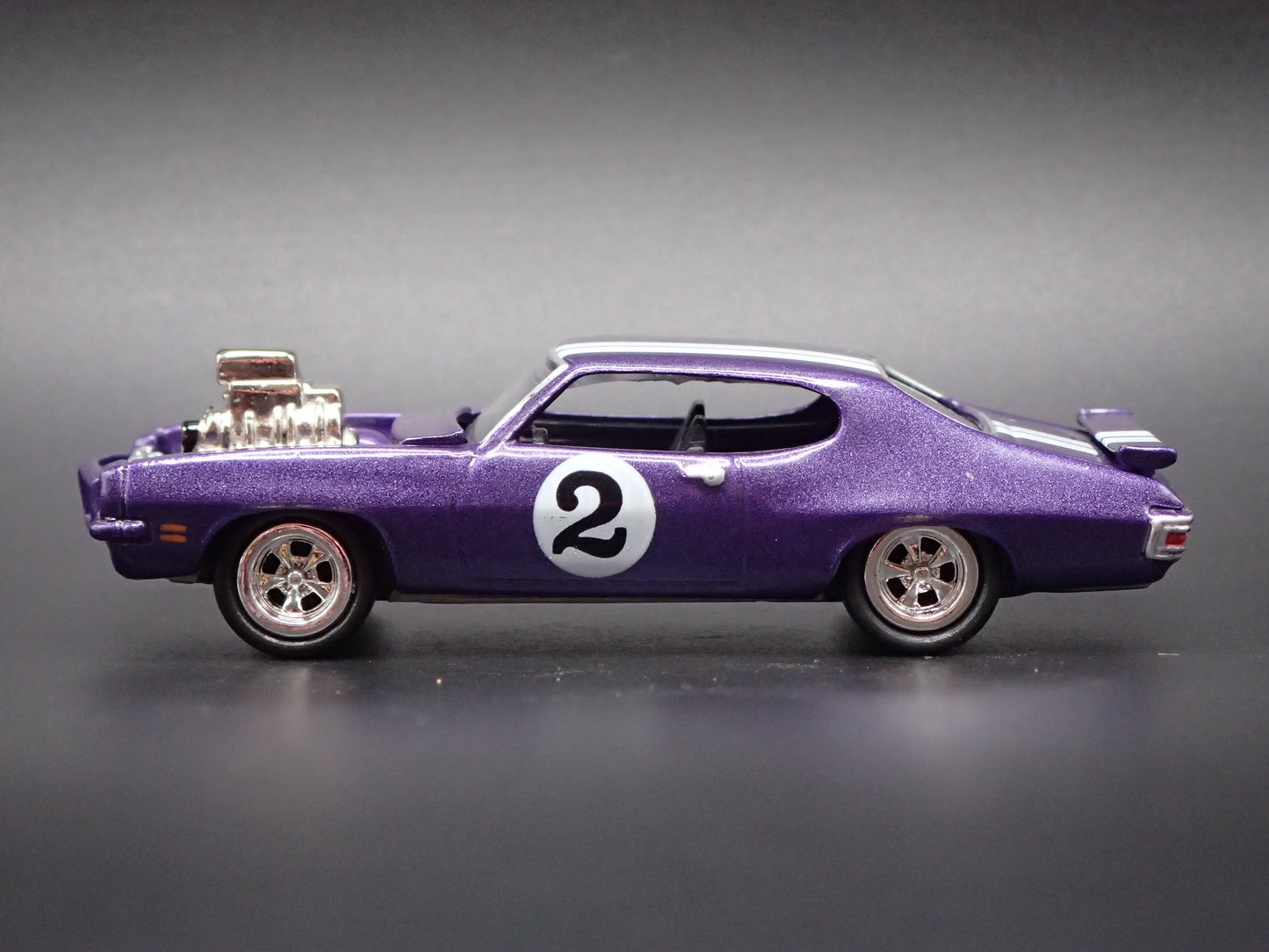 1971 71 PONTIAC GTO PURPLE 1/64 SCALE COLLECTIBLE DIORAMA DIECAST MODEL CAR