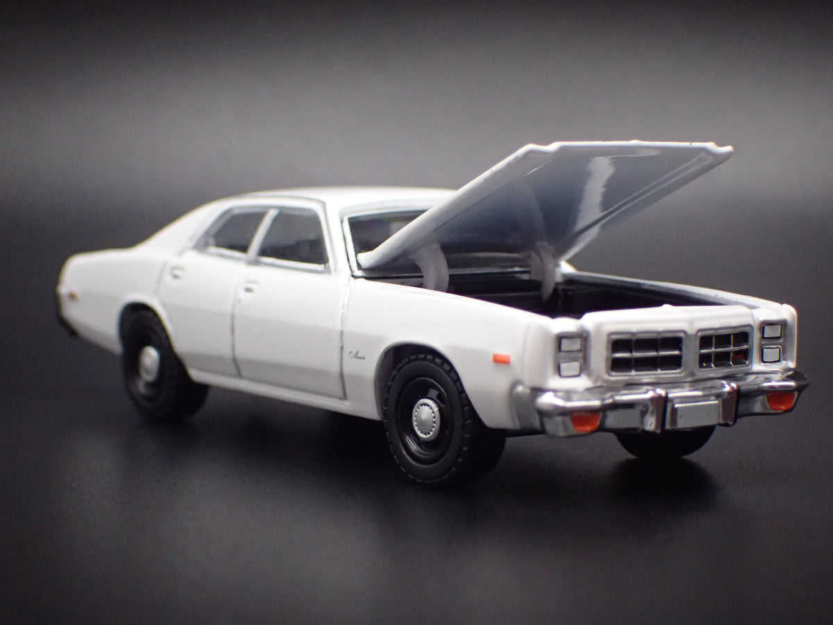 1977 77 DODGE ROYAL MONACO 4 FOUR DOOR 1/64 SCALE COLLECTIBLE DIECAST MODEL CAR