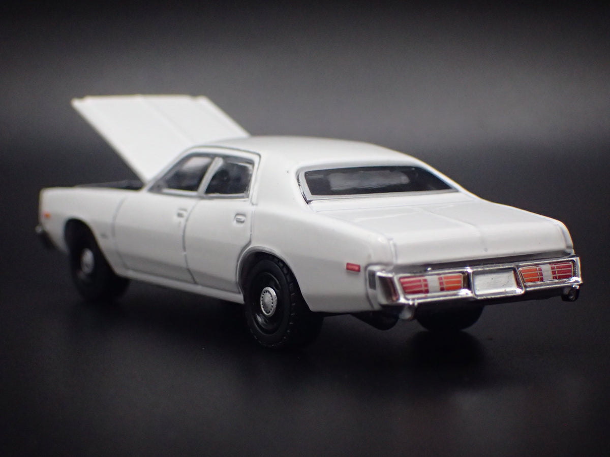 1977 77 DODGE ROYAL MONACO 4 FOUR DOOR 1/64 SCALE COLLECTIBLE DIECAST MODEL CAR