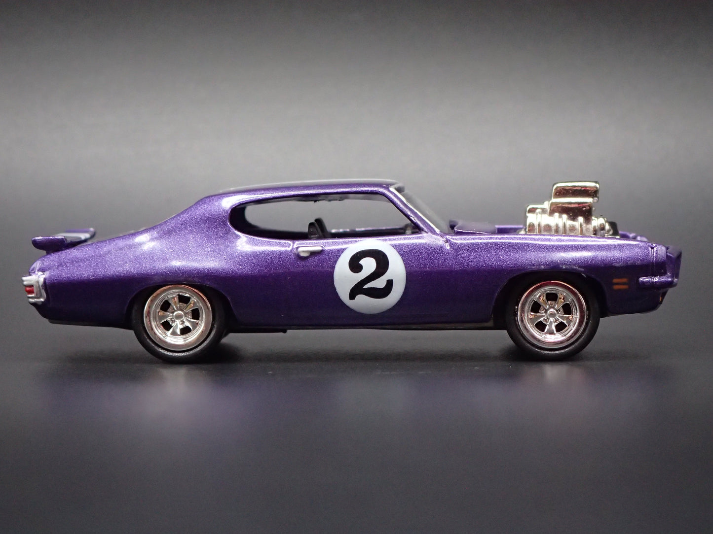 1971 71 PONTIAC GTO PURPLE 1/64 SCALE COLLECTIBLE DIORAMA DIECAST MODEL CAR