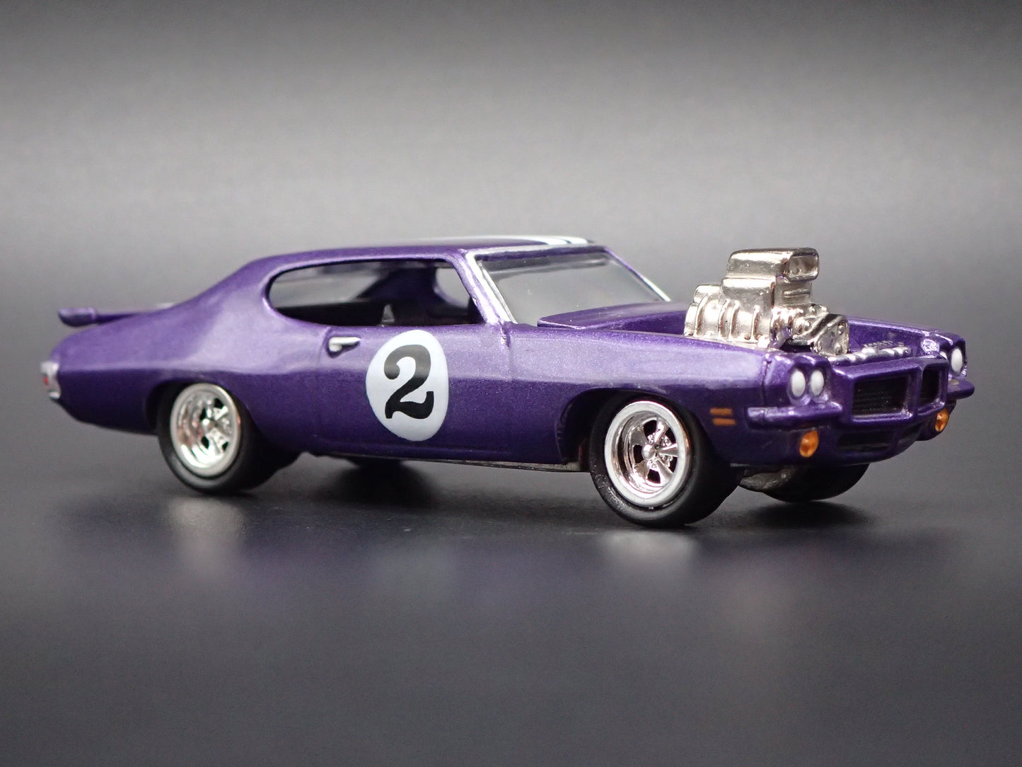 1971 71 PONTIAC GTO PURPLE 1/64 SCALE COLLECTIBLE DIORAMA DIECAST MODEL CAR