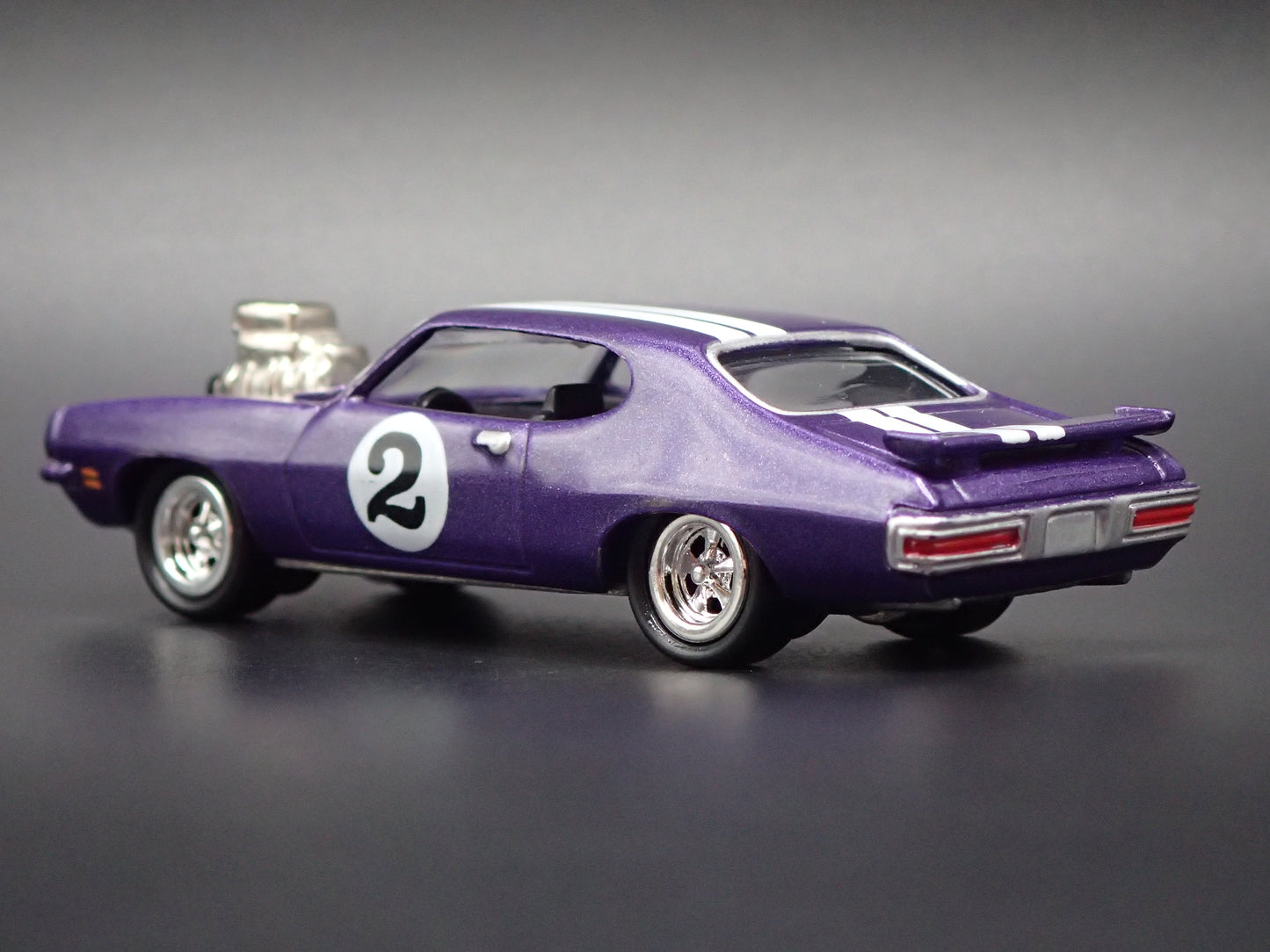 1971 71 PONTIAC GTO PURPLE 1/64 SCALE COLLECTIBLE DIORAMA DIECAST MODEL CAR