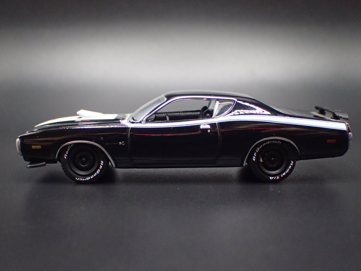 1971 71 DODGE CHARGER SUPER BEE BLACK 1:64 SCALE DIORAMA DIECAST MODEL CAR