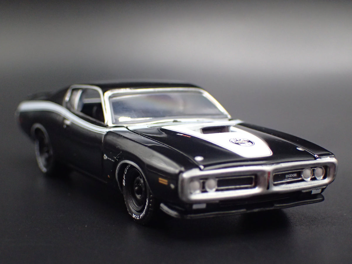 1971 71 DODGE CHARGER SUPER BEE BLACK 1:64 SCALE DIORAMA DIECAST MODEL CAR