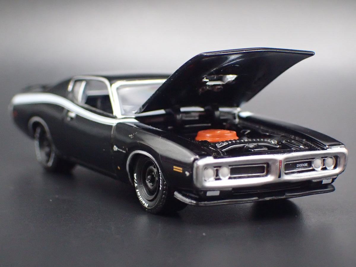 1971 71 DODGE CHARGER SUPER BEE BLACK 1:64 SCALE DIORAMA DIECAST MODEL CAR