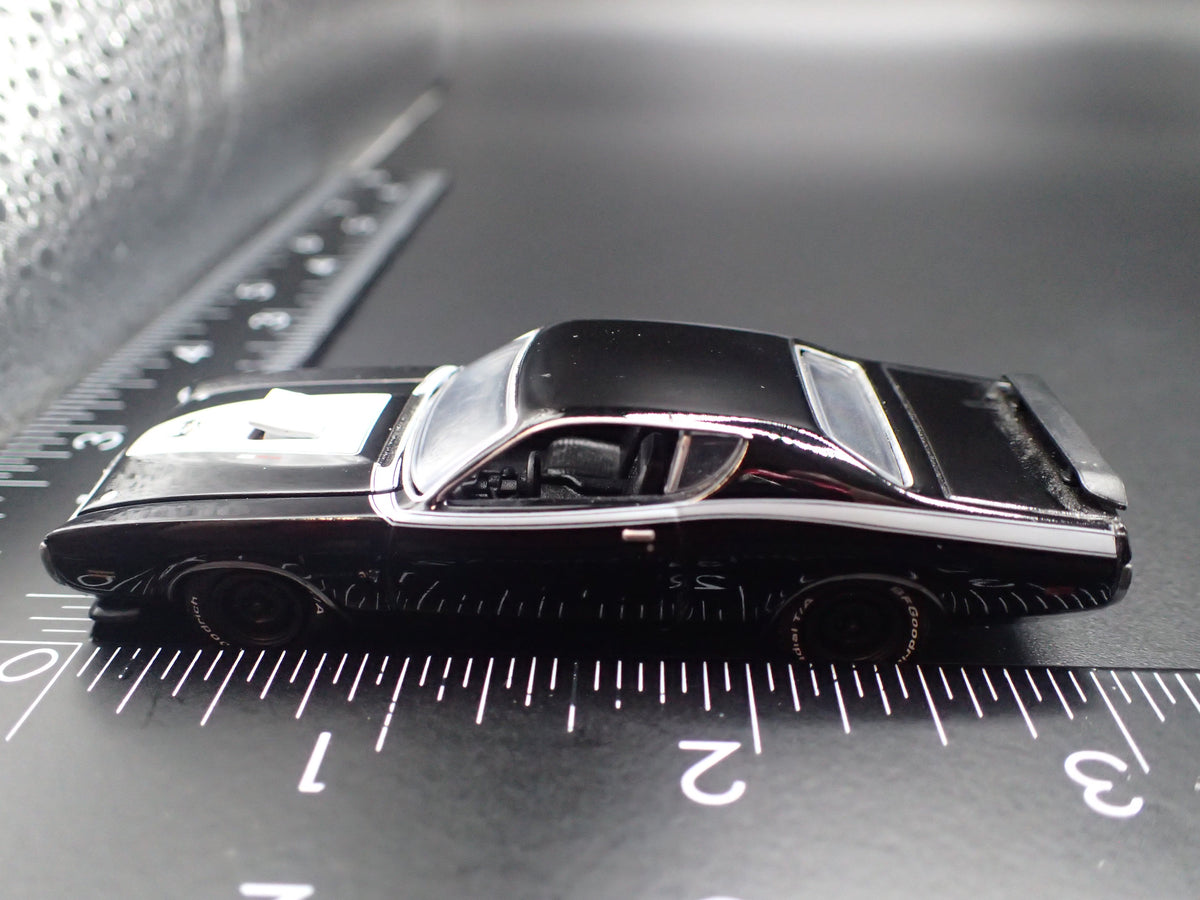 1971 71 DODGE CHARGER SUPER BEE BLACK 1:64 SCALE DIORAMA DIECAST MODEL CAR